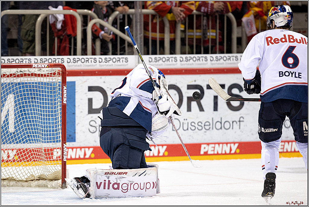 PENNY DEL Viertelfinale 4. Spiel; Duesseldorfer EG - Red Bull Muenchen; Duesseldorf, 16.04.2022